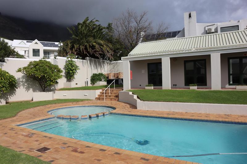 To Let 2 Bedroom Property for Rent in Vredehoek Western Cape